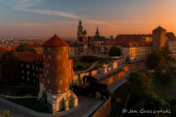 jg_dron_210908_dji_0047.jpg-Wawel,Wisła,Słońce,Zieleń