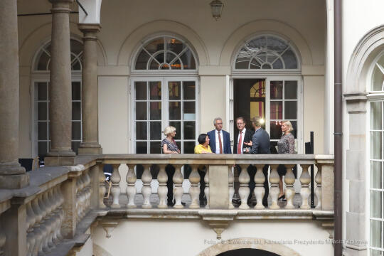 bs_210913_1120.jpg-Pałac Potockich,Delegacja Frankfurt