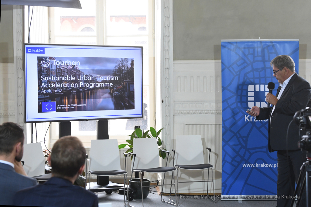 044jpg.jpg-Kierunek: miasto dla wszystkich  Autor: W. Majka