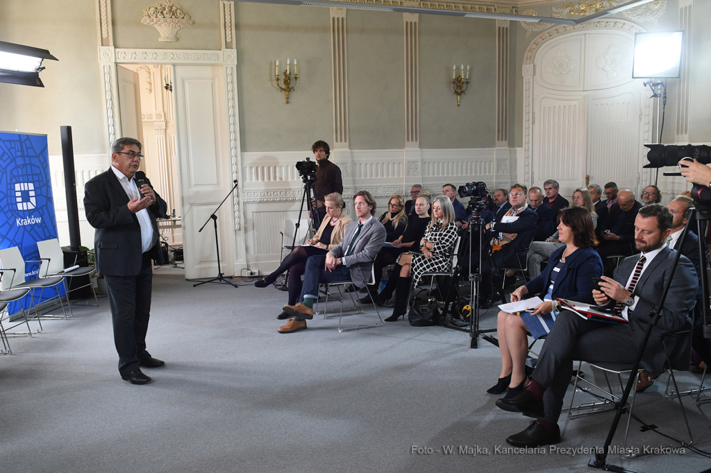 077jpg.jpg-Kierunek: miasto dla wszystkich  Autor: W. Majka