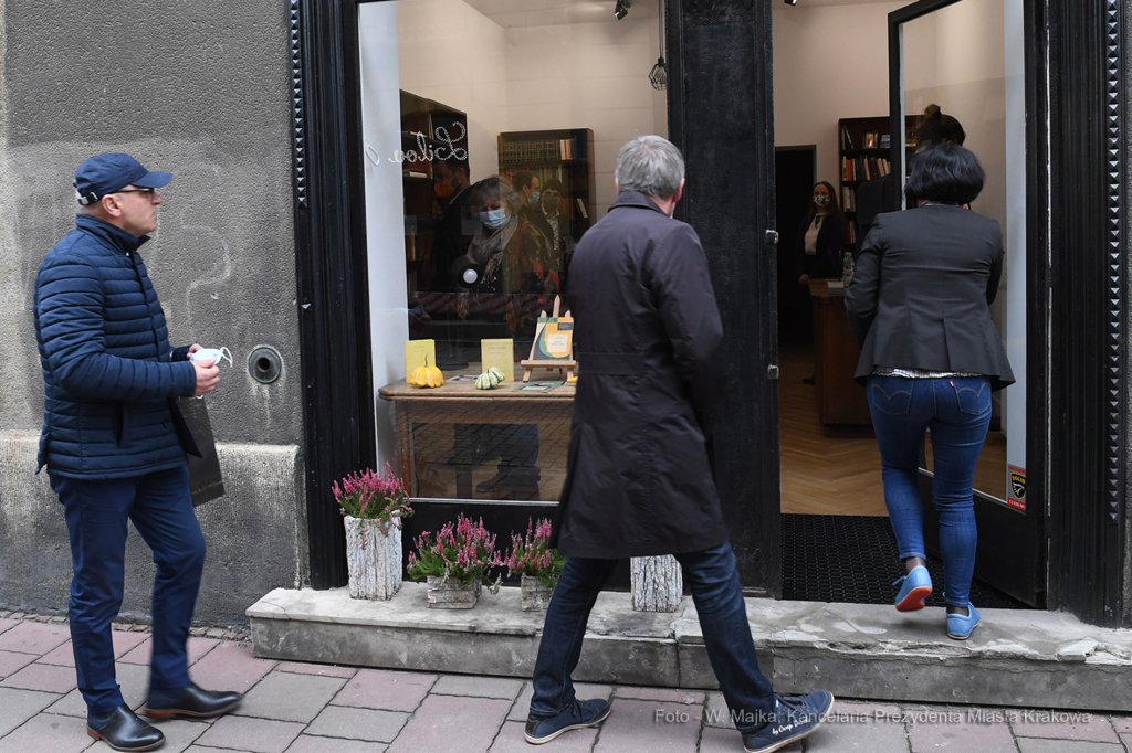 077jpg.jpg-Otwarcie antykwariatu Suszek Books przy ul. św. Tomasza 26  Autor: W. Majka