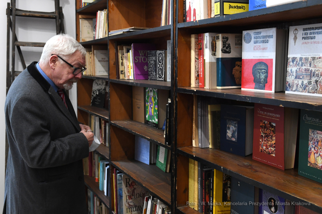 1414jpg.jpg-Otwarcie antykwariatu Suszek Books przy ul. św. Tomasza 26  Autor: W. Majka