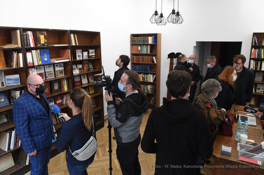 2121jpg.jpg-Otwarcie antykwariatu Suszek Books przy ul. św. Tomasza 26