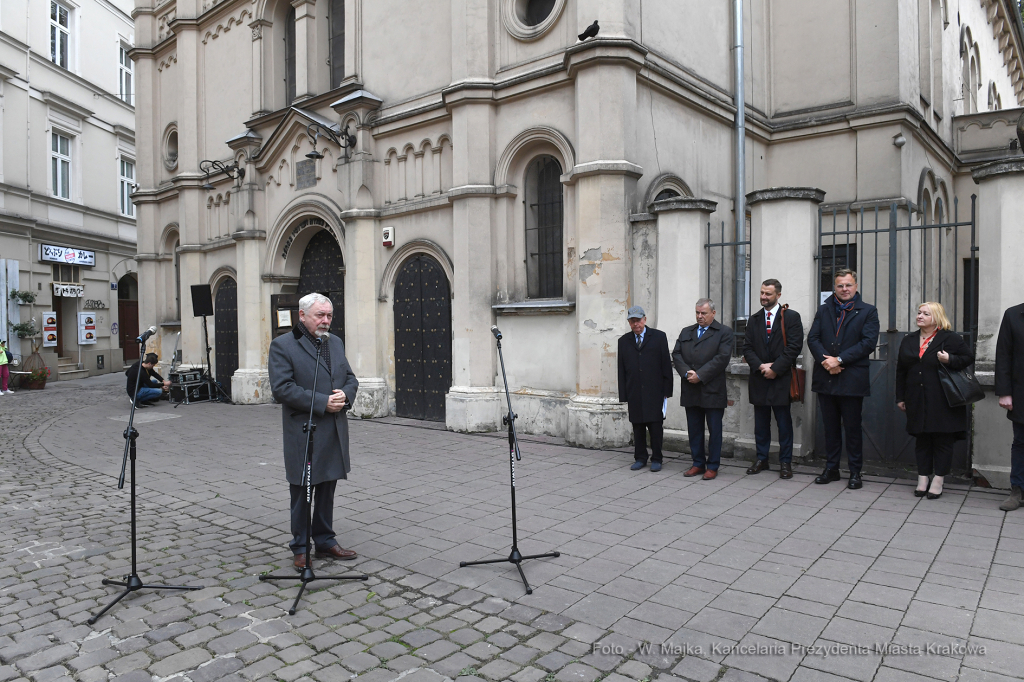 044jpg.jpg-skwer przy Synagodze Tempel  Autor: W. Majka