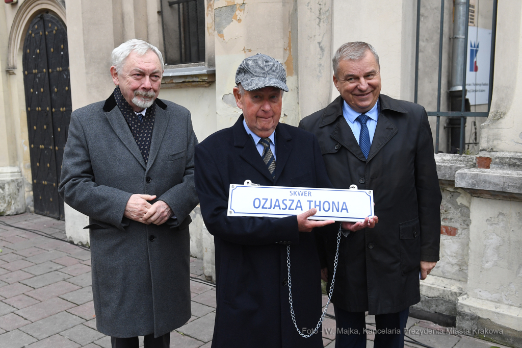 077jpg.jpg-skwer przy Synagodze Tempel  Autor: W. Majka