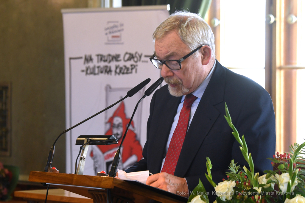 1010jpg.jpg-Medal dla Adama Bodnara  Autor: W. Majka