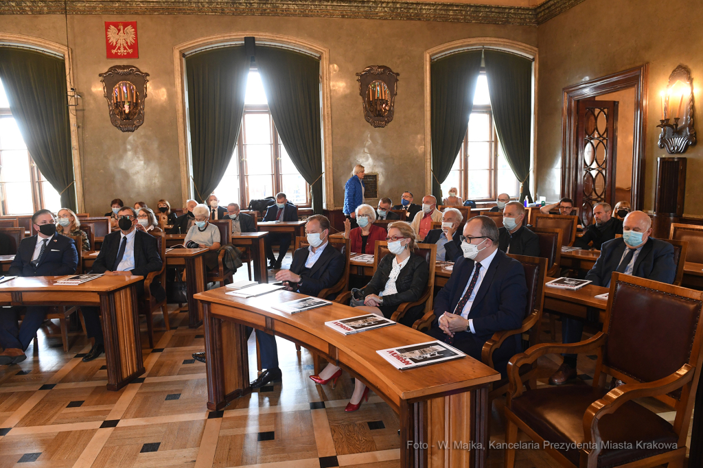 1212jpg.jpg-Medal dla Adama Bodnara  Autor: W. Majka