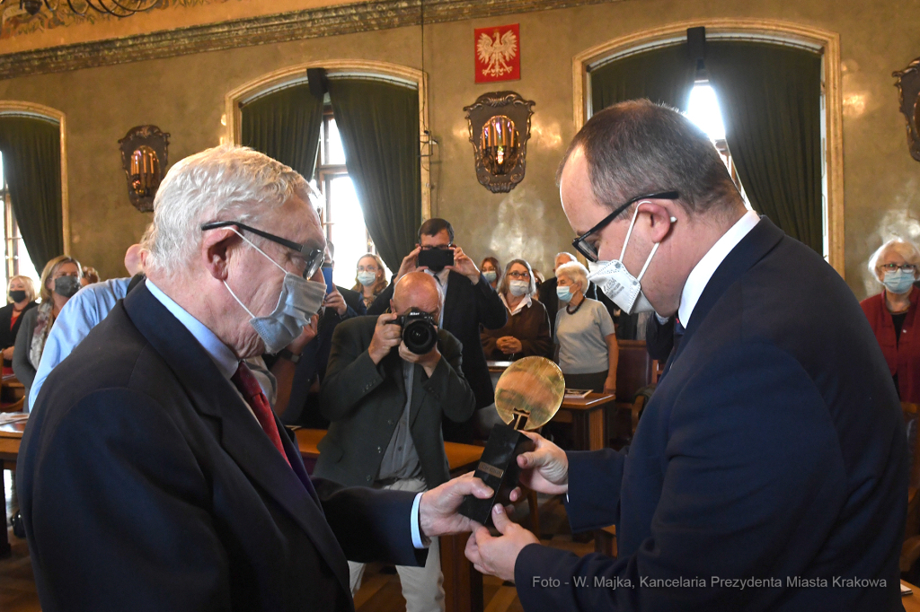 1515jpg.jpg-Medal dla Adama Bodnara  Autor: W. Majka