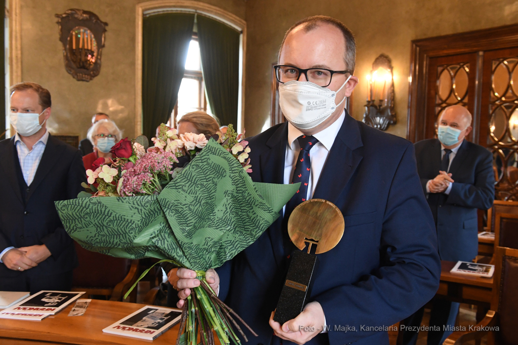 1717jpg.jpg-Medal dla Adama Bodnara  Autor: W. Majka