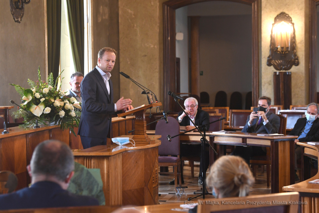 2121jpg.jpg-Medal dla Adama Bodnara  Autor: W. Majka