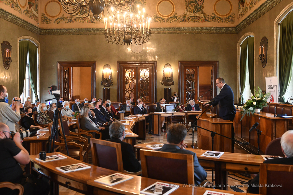 2424jpg.jpg-Medal dla Adama Bodnara  Autor: W. Majka