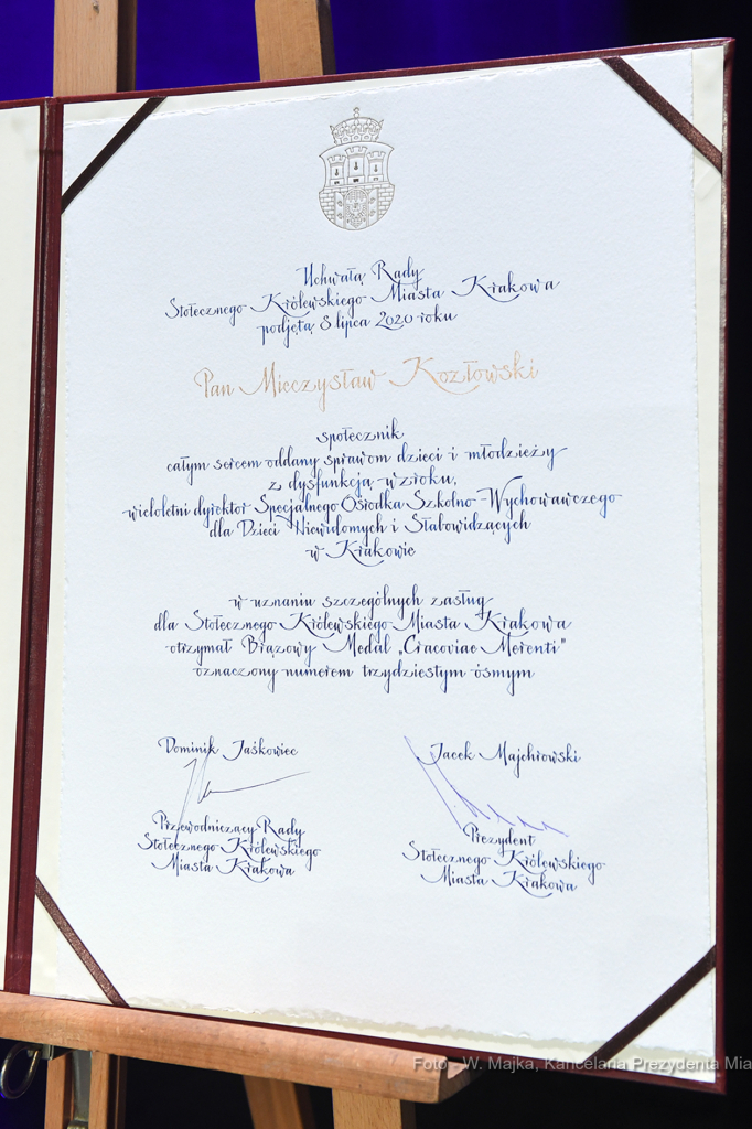 011jpg.jpg-Brązowe Cracoviae Merenti  Autor: W. Majka