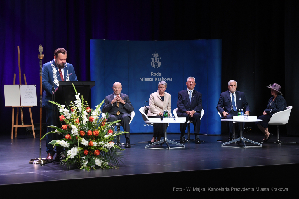 1313jpg.jpg-Brązowe Cracoviae Merenti  Autor: W. Majka