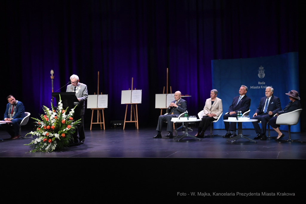 1616jpg.jpg-Brązowe Cracoviae Merenti  Autor: W. Majka