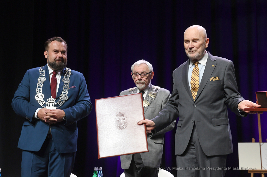 1919jpg.jpg-Brązowe Cracoviae Merenti  Autor: W. Majka