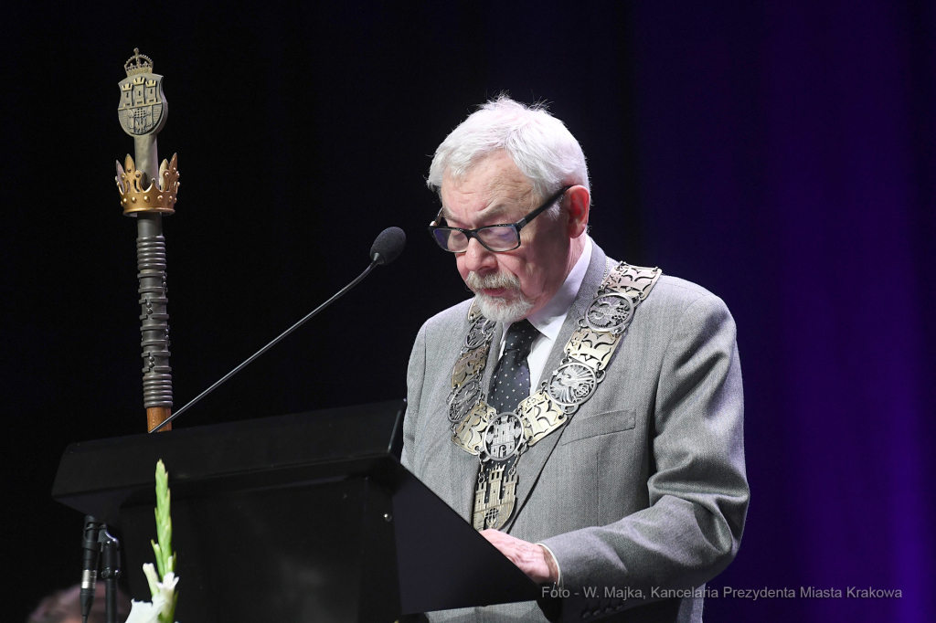 2222jpg.jpg-Brązowe Cracoviae Merenti  Autor: W. Majka