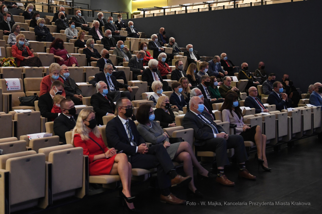 2828jpg.jpg-Brązowe Cracoviae Merenti  Autor: W. Majka