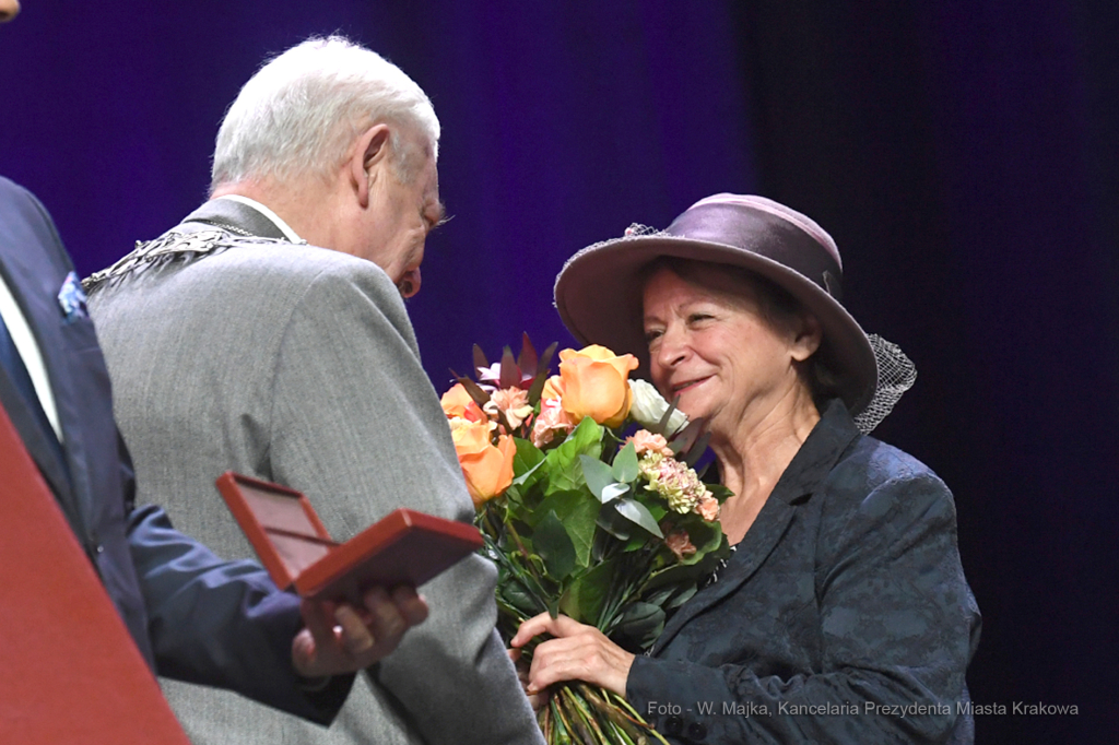 3131jpg.jpg-Brązowe Cracoviae Merenti  Autor: W. Majka