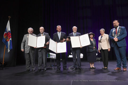 4444jpg.jpg-Brązowe Cracoviae Merenti