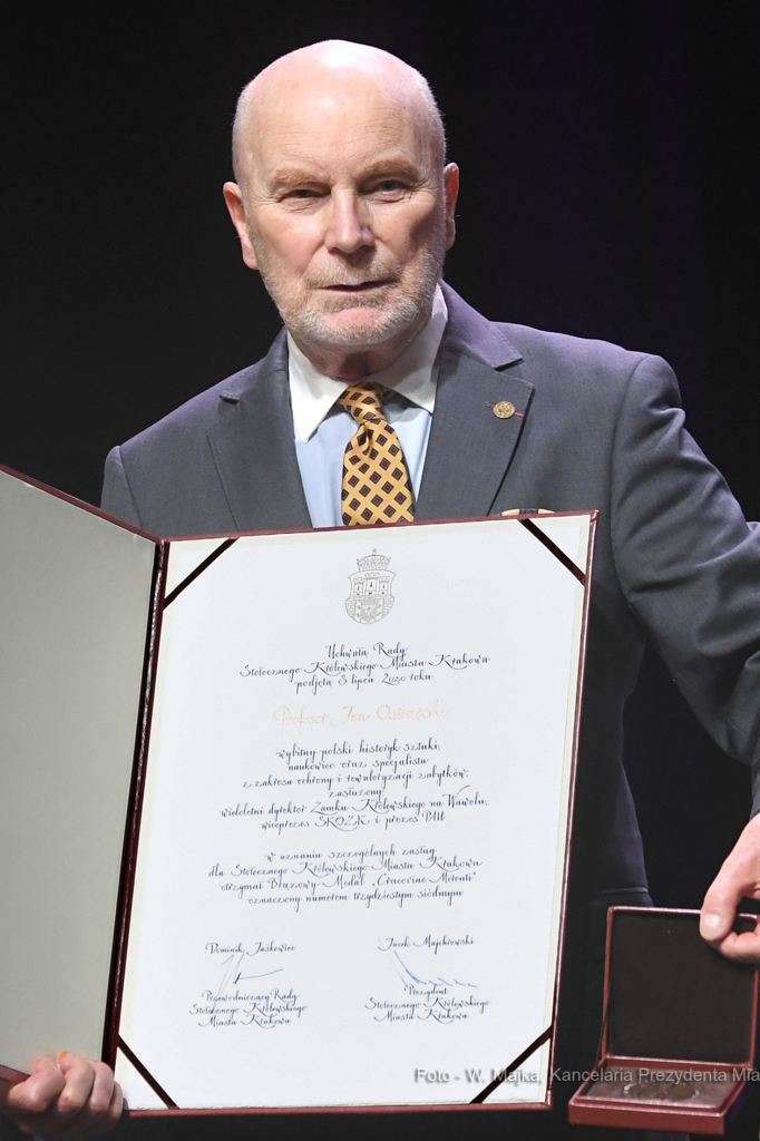 4949jpg.jpg-Brązowe Cracoviae Merenti  Autor: W. Majka