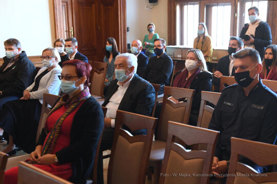 011jpg.jpg-defibrylatory