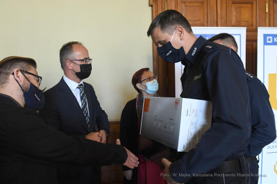 088jpg.jpg-defibrylatory