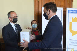 099jpg.jpg-defibrylatory