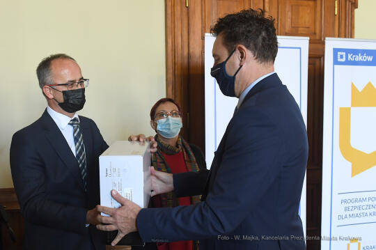 099jpg.jpg-defibrylatory