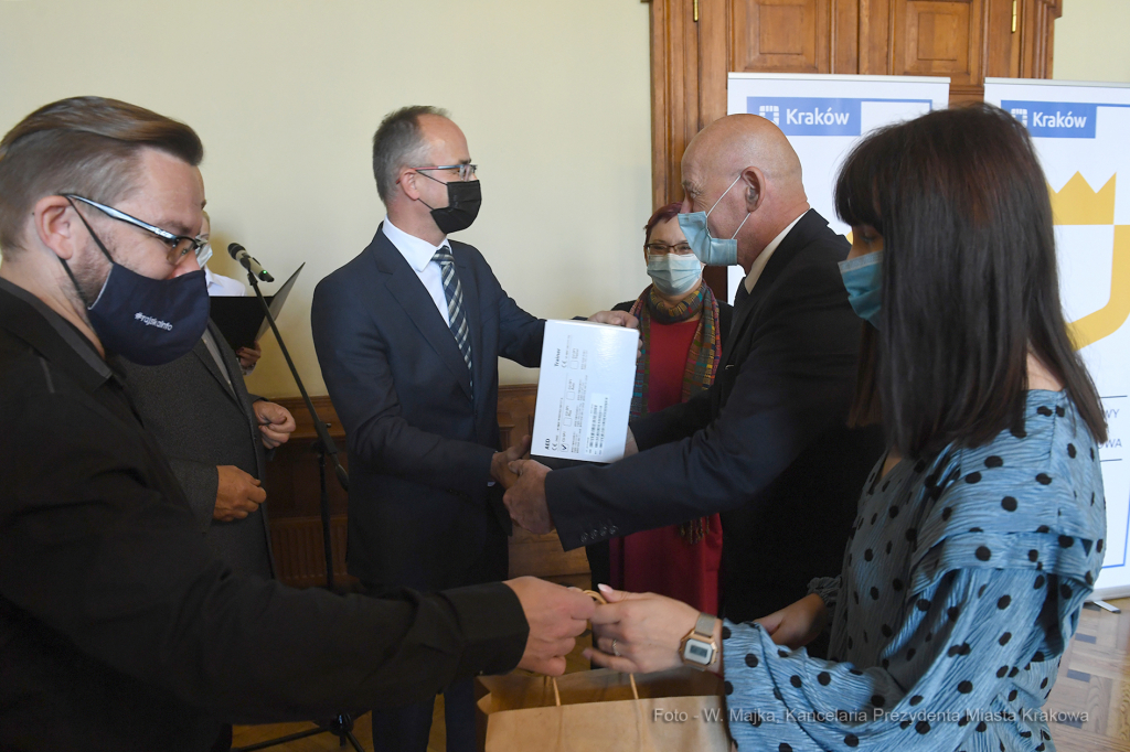 1010jpg.jpg-defibrylatory  Autor: W. Majka