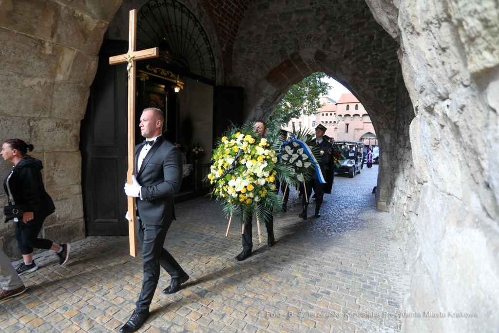 bs_211010_0055.jpg-Pogrzeb Zagajewski, Majchrowski, Panteon Narodowy  Autor: B. Świerzowski