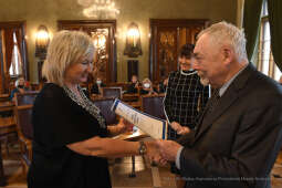 099jpg.jpg-Nagrody dla nauczycieli - tura I