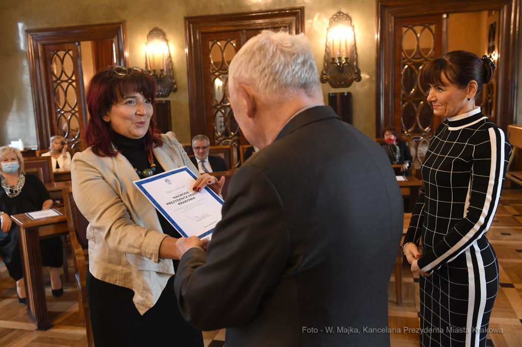 2020jpg.jpg-Nagrody dla nauczycieli - tura I  Autor: W. Majka