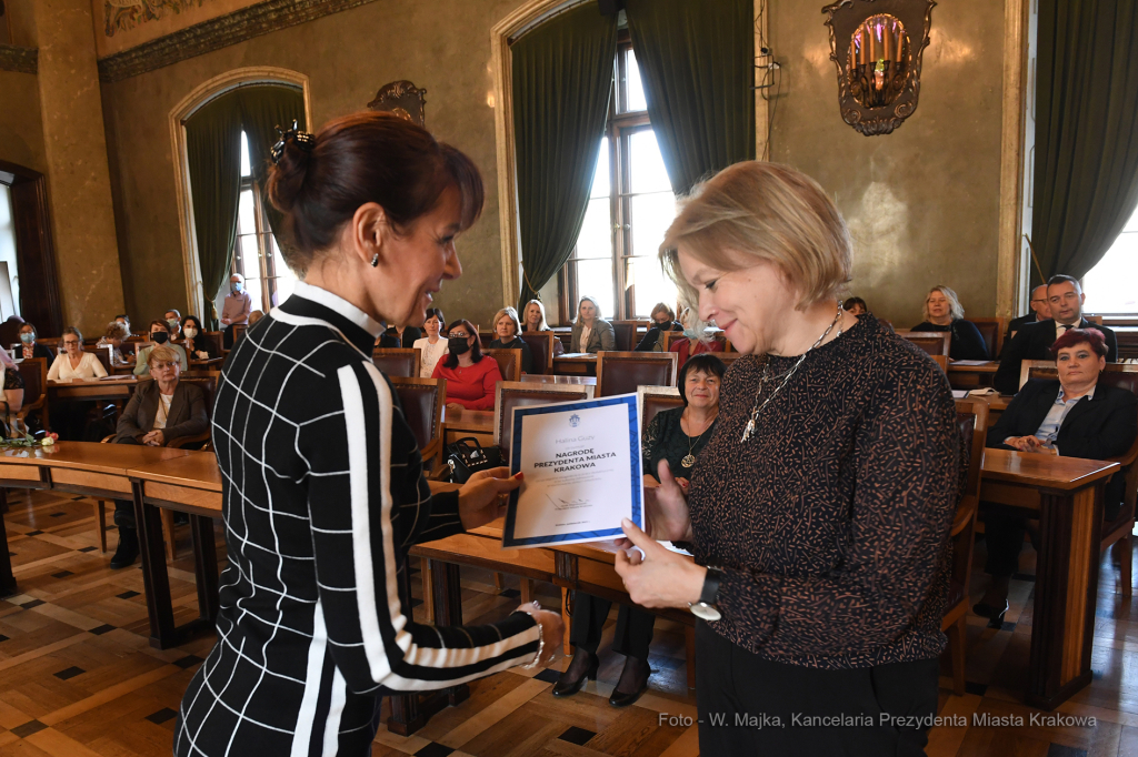 2121jpg.jpg-nagrody dla nauczycieli  Autor: W. Majka