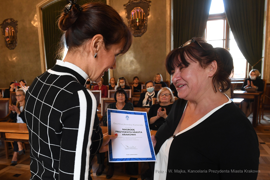 3232jpg.jpg-nagrody dla nauczycieli  Autor: W. Majka