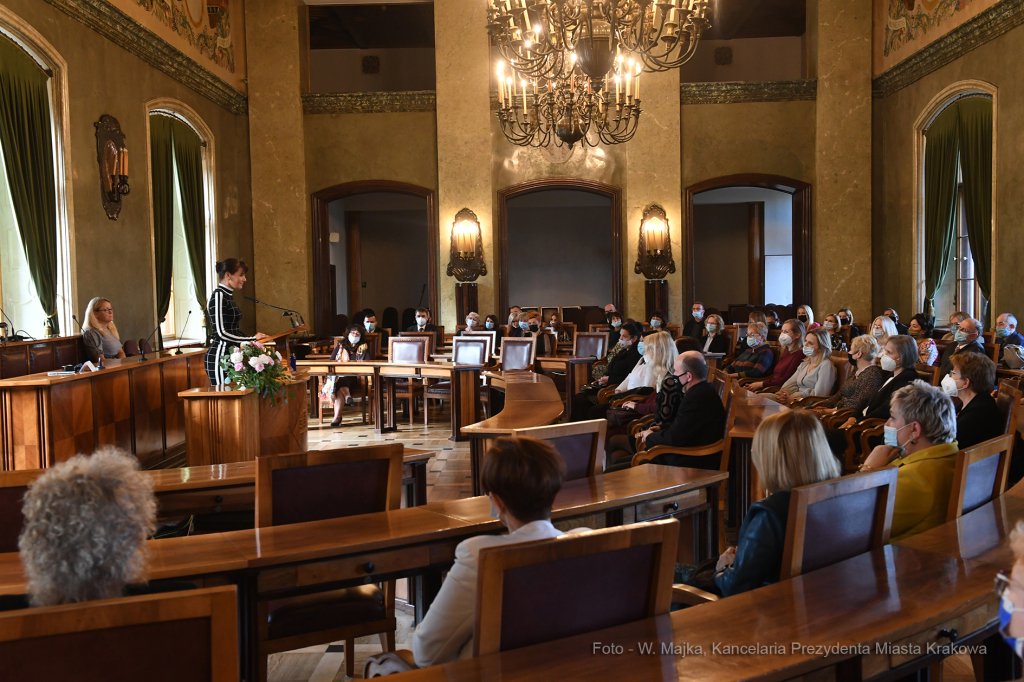 033jpg.jpg-Nagrody dla nauczvycieli - tyra IV  Autor: W. Majka