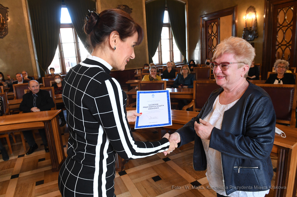 099jpg.jpg-Nagrody dla nauczvycieli - tyra IV  Autor: W. Majka