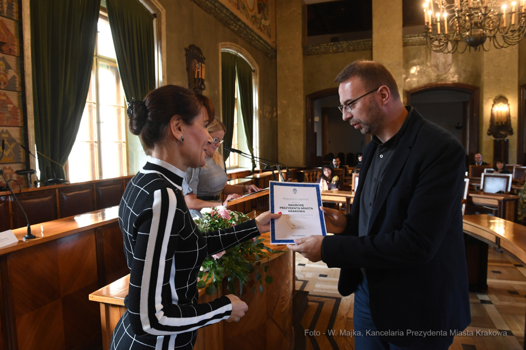 1010jpg.jpg-Nagrody dla nauczvycieli - tyra IV  Autor: W. Majka