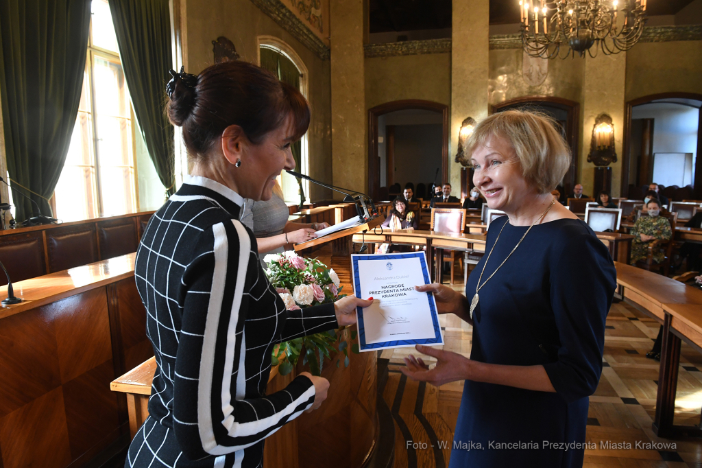 1212jpg.jpg-Nagrody dla nauczvycieli - tyra IV  Autor: W. Majka