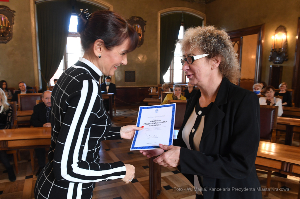 1414jpg.jpg-Nagrody dla nauczvycieli - tyra IV  Autor: W. Majka