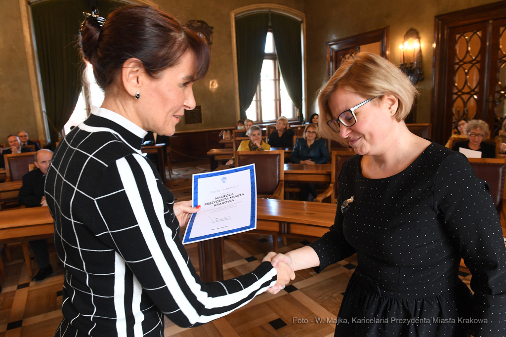 1515jpg.jpg-Nagrody dla nauczvycieli - tyra IV  Autor: W. Majka