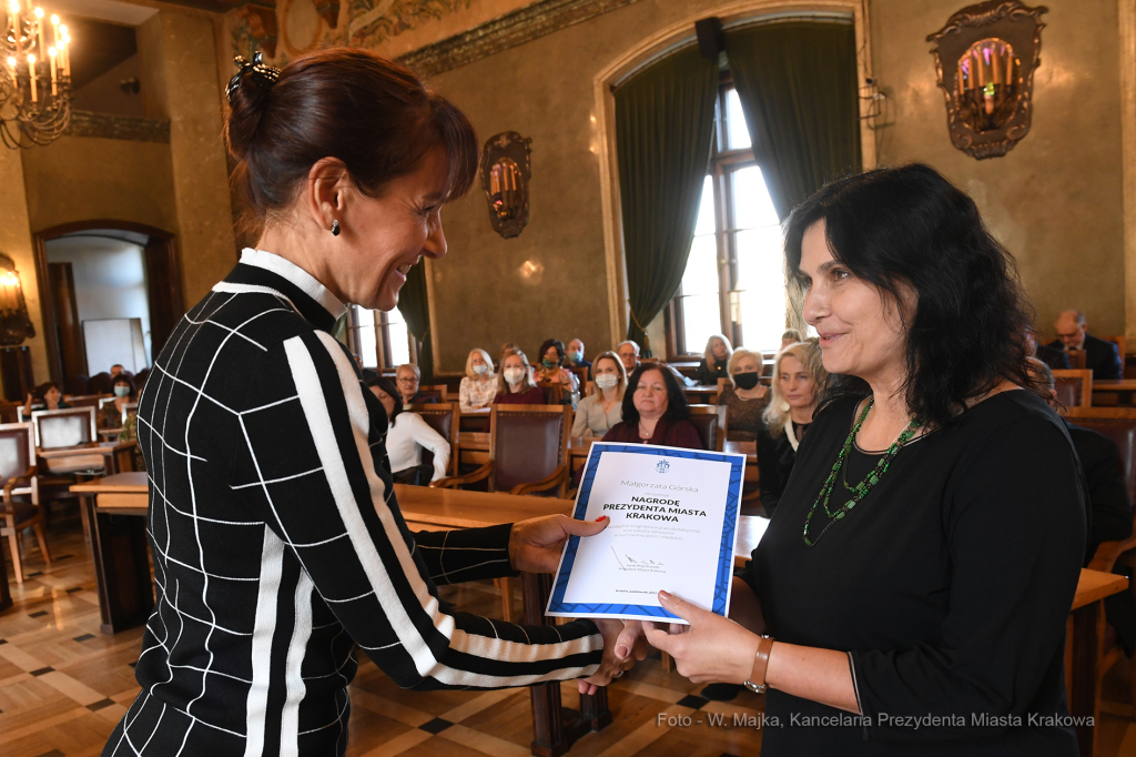 2222jpg.jpg-Nagrody dla nauczvycieli - tyra IV  Autor: W. Majka