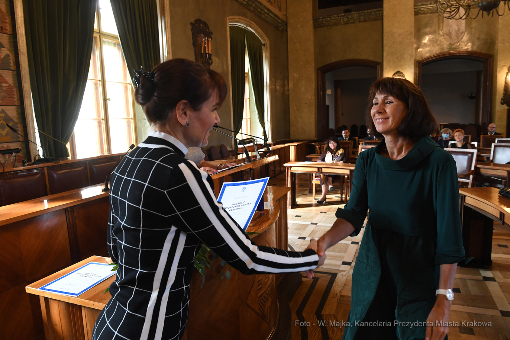 2525jpg.jpg-Nagrody dla nauczvycieli - tyra IV  Autor: W. Majka