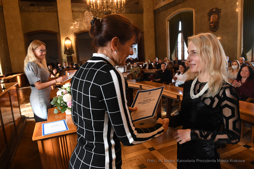 2727jpg.jpg-Nagrody dla nauczvycieli - tyra IV  Autor: W. Majka