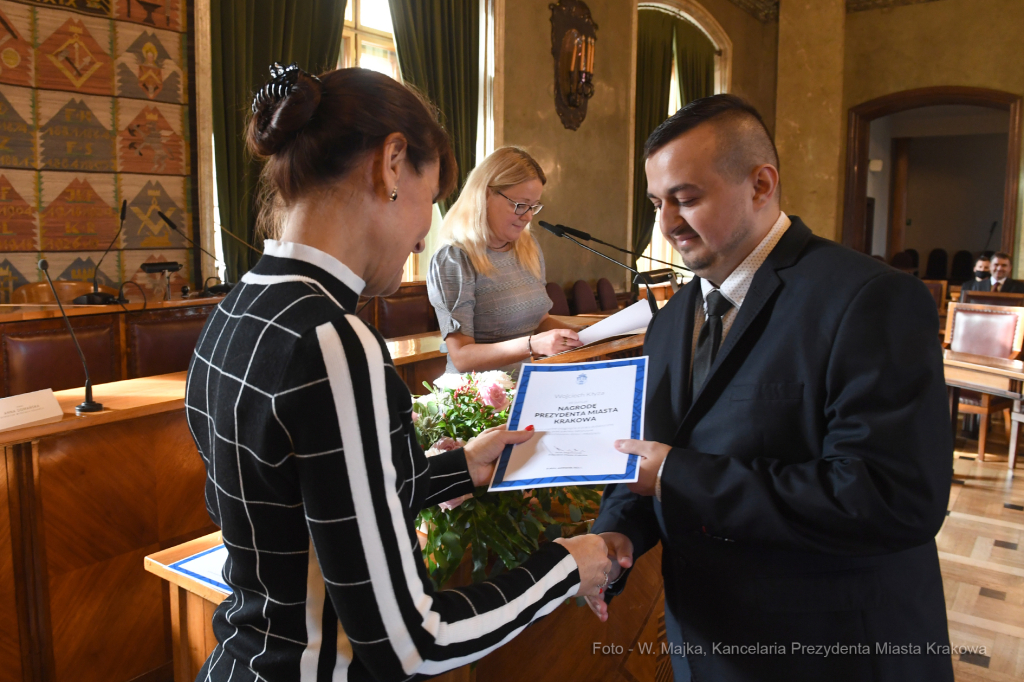 2828jpg.jpg-Nagrody dla nauczvycieli - tyra IV  Autor: W. Majka