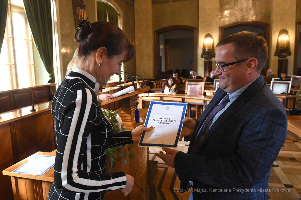 2929jpg.jpg-Nagrody dla nauczvycieli - tyra IV  Autor: W. Majka