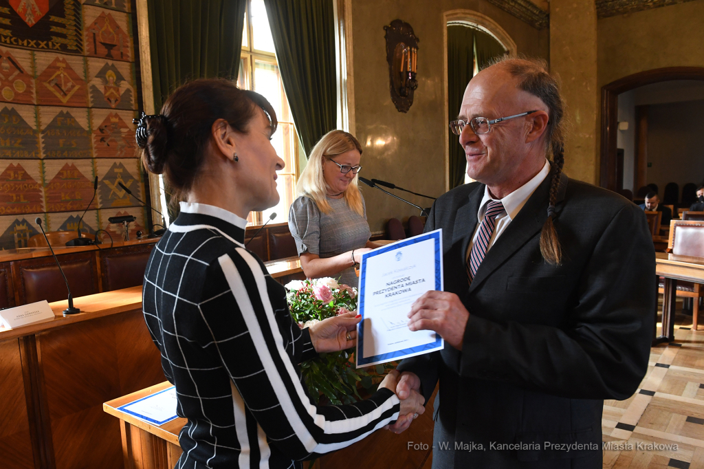 3131jpg.jpg-Nagrody dla nauczvycieli - tyra IV  Autor: W. Majka