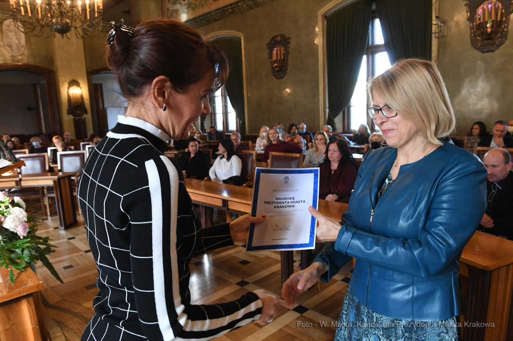 3939jpg.jpg-Nagrody dla nauczvycieli - tyra IV  Autor: W. Majka