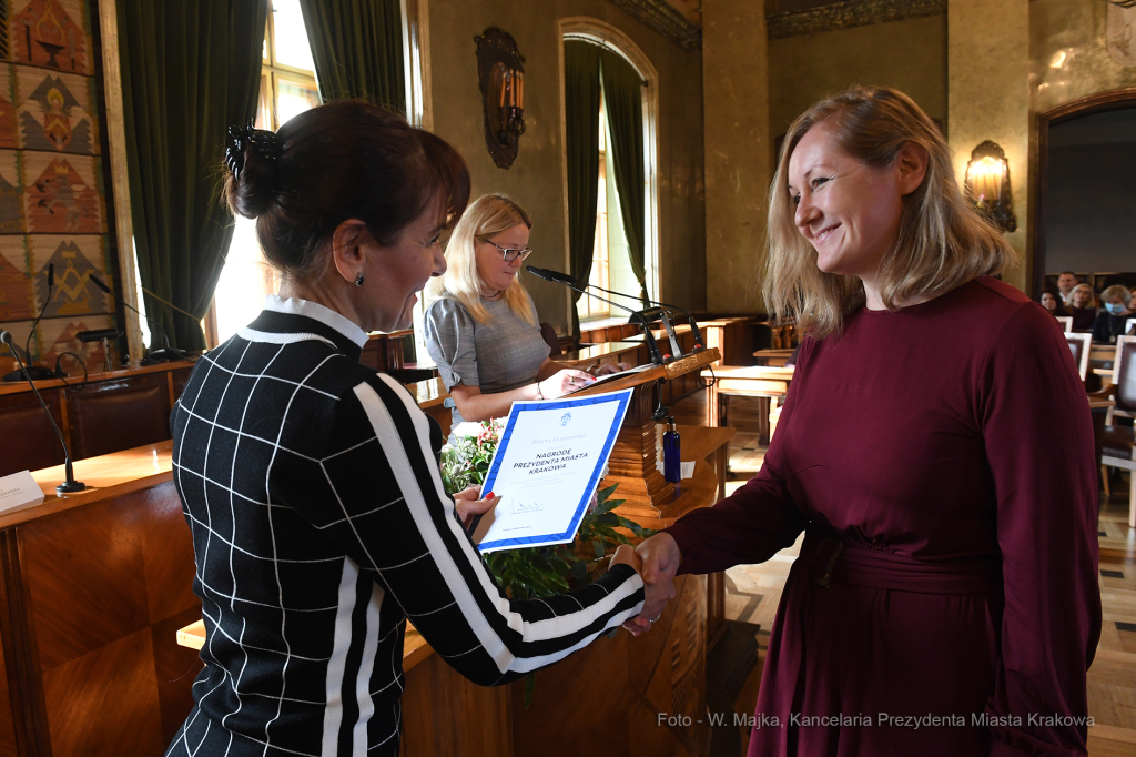 4343jpg.jpg-Nagrody dla nauczvycieli - tyra IV  Autor: W. Majka