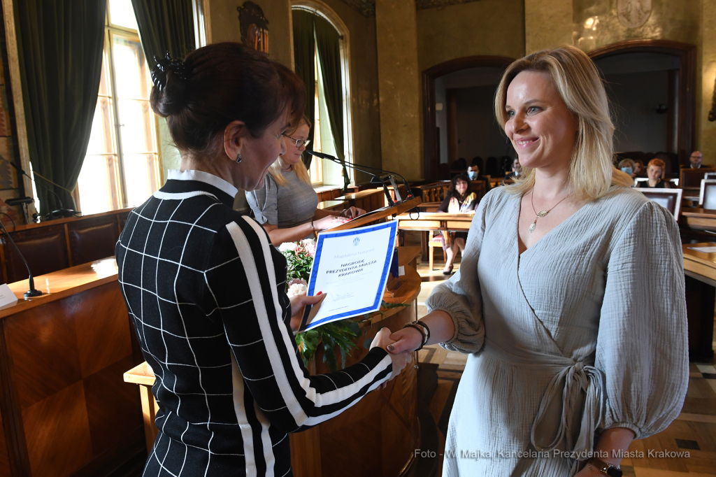 4848jpg.jpg-Nagrody dla nauczvycieli - tyra IV  Autor: W. Majka