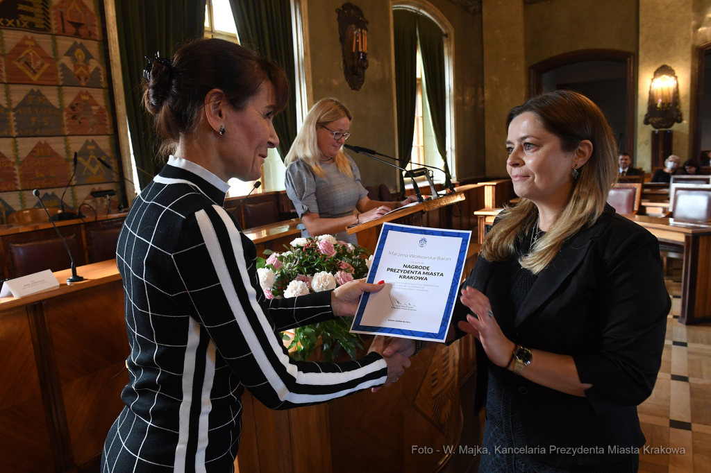 6464jpg.jpg-Nagrody dla nauczvycieli - tyra IV  Autor: W. Majka